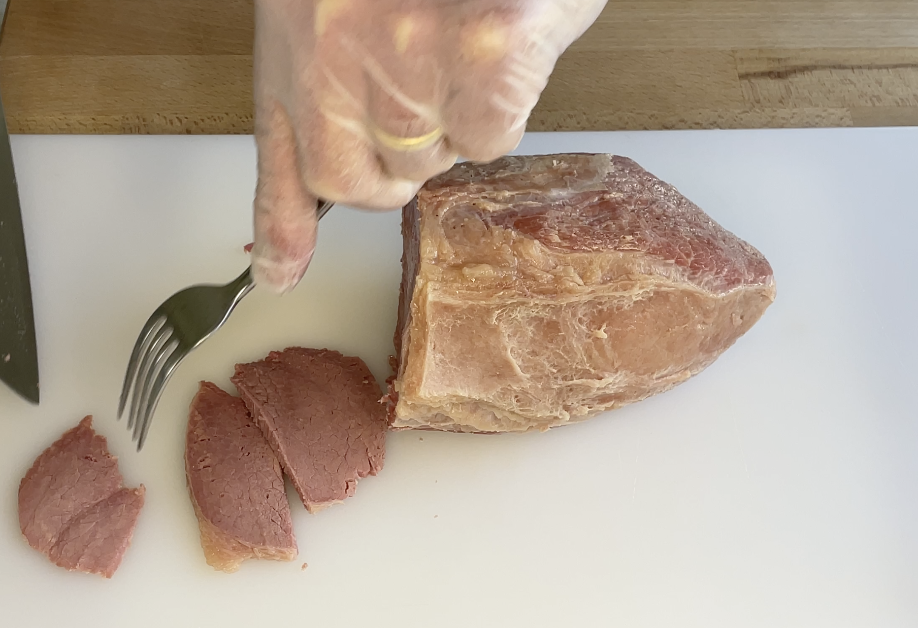 Slicing cooked corned beef