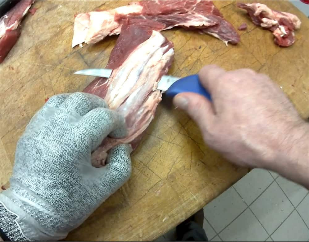 Removing the bone skin from the Femur muscle