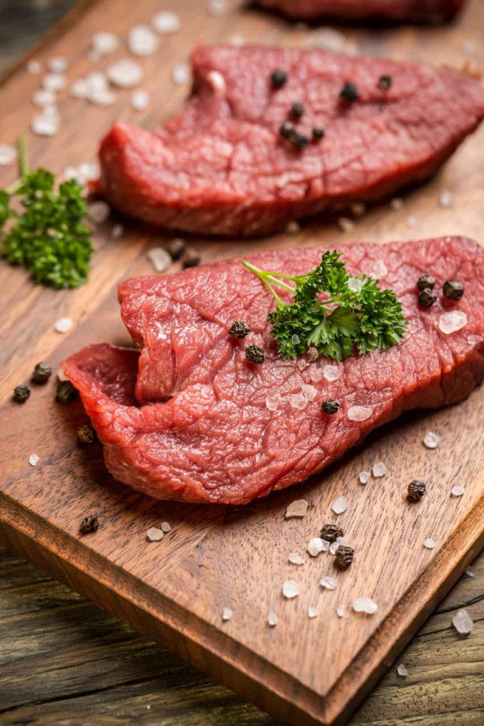 beef slices on chopping board